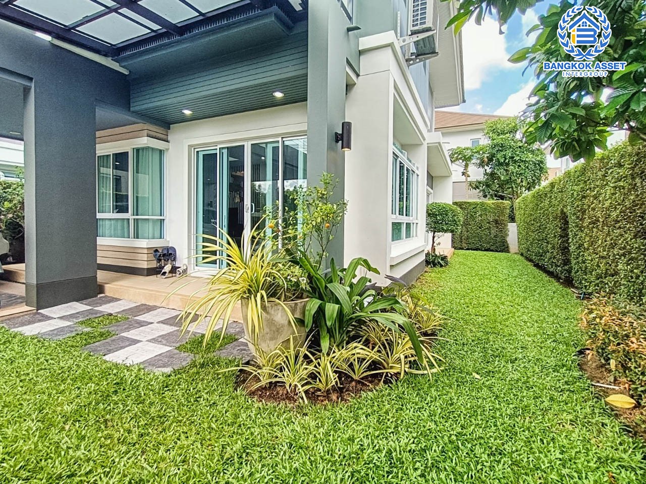 *****บ้านเดี่ยวมือสอง ย่านนนทบุรี ม.ชวนชื่นแกรนด์ ราชพฤกษ์-พระราม5 บนเนื้อที่ 60.7 ตร.ว. ฟังก์ชันพร้อม 3 ห้องนอน 3 ห้องน้ำ 2 ที่จอดรถ บนทำเลศักยภาพติด ถ.นครอินทร์ เชื่อมต่อสะดวกสบายสู่ ถ.ราชพฤกษ์, ถ.ติวานนท์ และวงเวียนพระรามห้า ใกล้ MRT สายสีม่วง สถานีแยกติวานนท์ เพียง 5 นาที